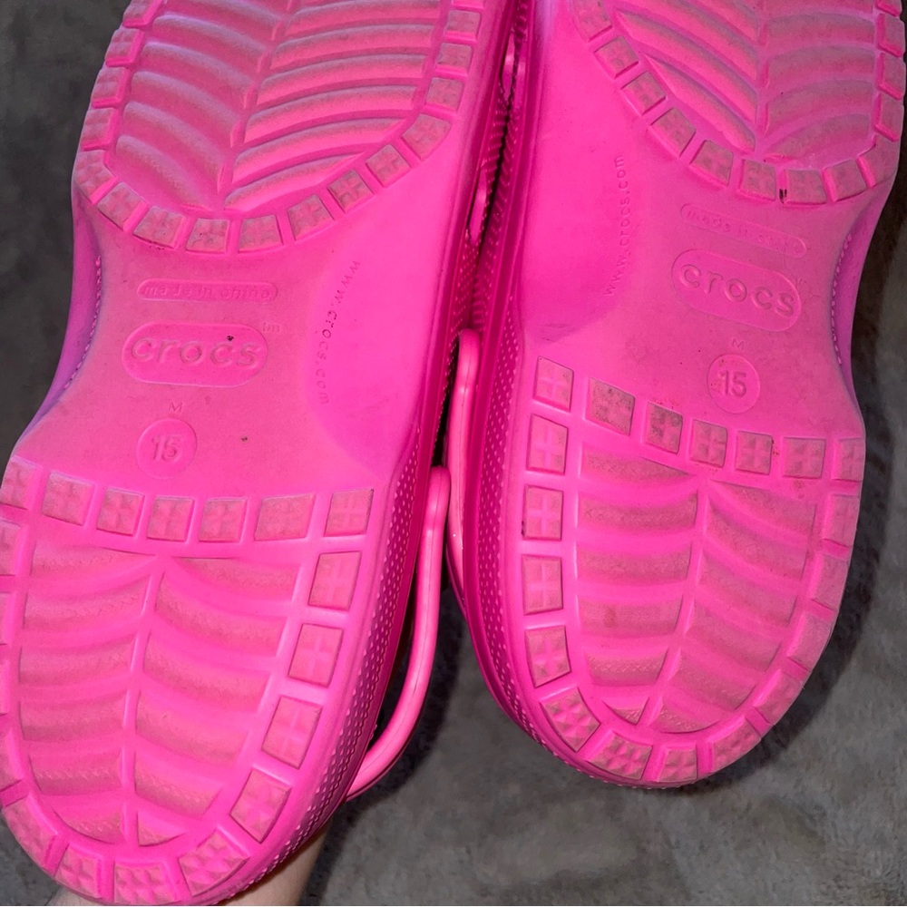 CROCS | Pink Flats with Breathable Design and Textured Soles - Picture 4 of 7